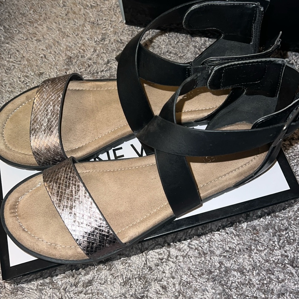 Sandals with animal print